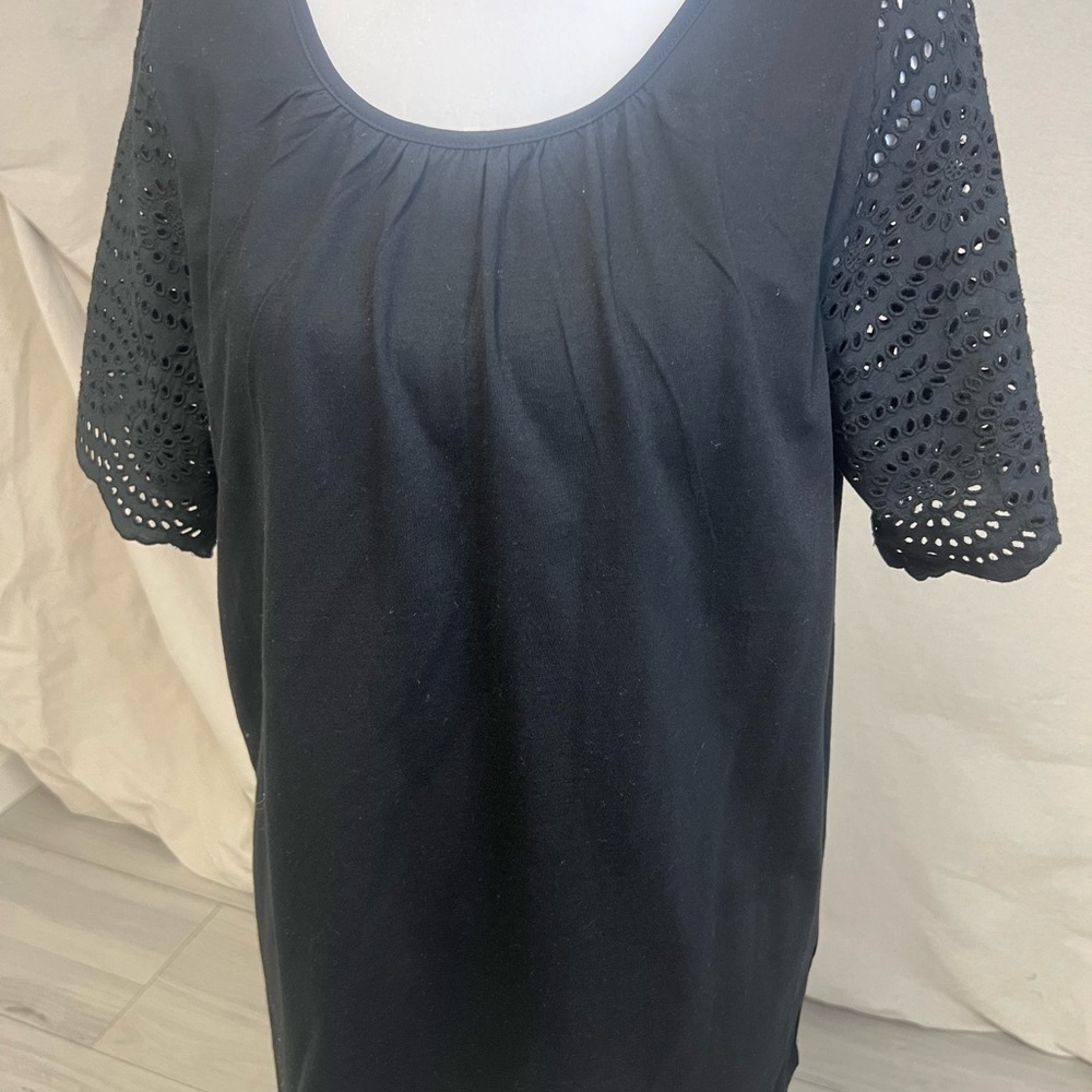 Banana Republic Black Eyelet Short Sleeve Scoop Neck Women's Top Sz M Classic - Picture 2 of 7